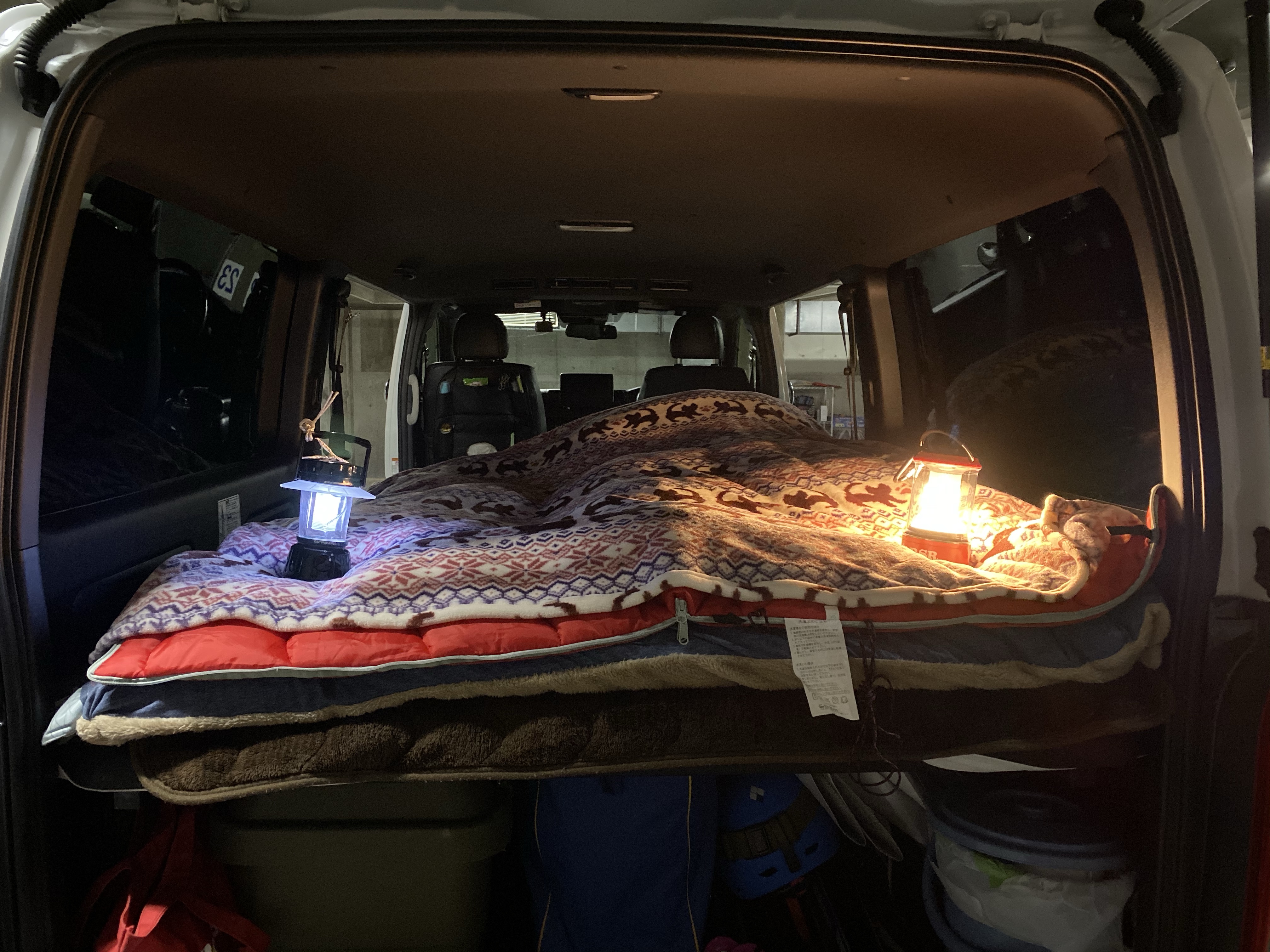 雪が降ったから早速 冬の車中泊に向けて寝具をセッティングしてみた なかチャンネル
